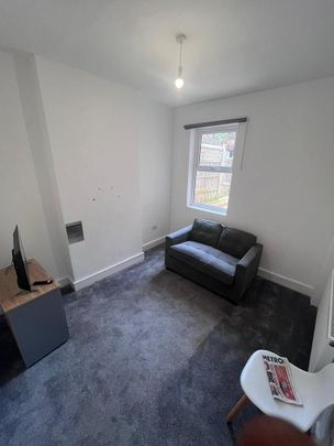 4 bedroom semi-detached house to rent - Photo 1