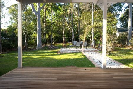 BEAUTIFULLY RENOVATED HOME - Photo 2