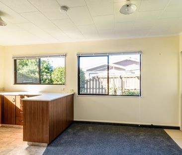 Home close to town - Photo 6