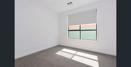 STUNNING EXECUTIVE HOME - Pets Negotiable! - Photo 2