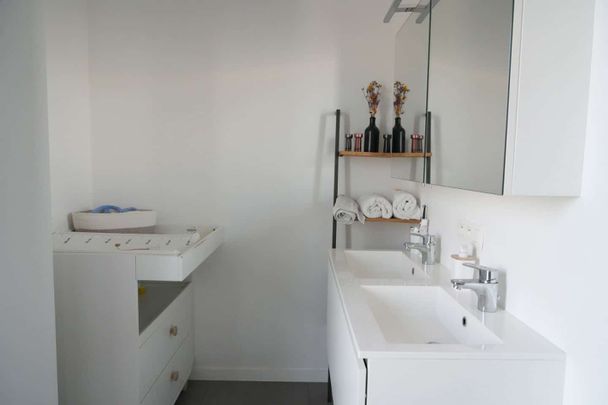 2 slaapkamers, terras, staanplaats en berging! - Foto 1