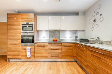 3 bedroom flat to rent - Photo 5