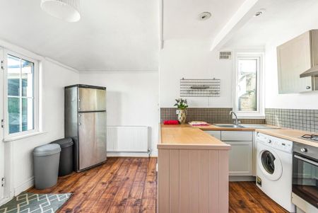 3 bedroom flat to rent - Photo 5