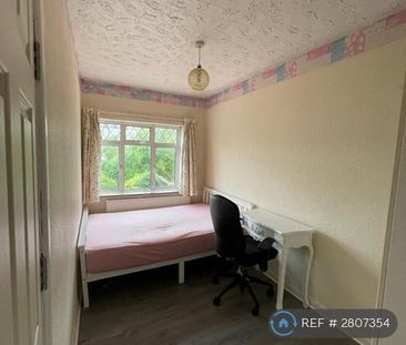 1 bedroom in a house share to rent - Photo 2