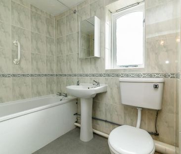 2 Bed Flat, Greenslade Road, IG11 - Photo 6