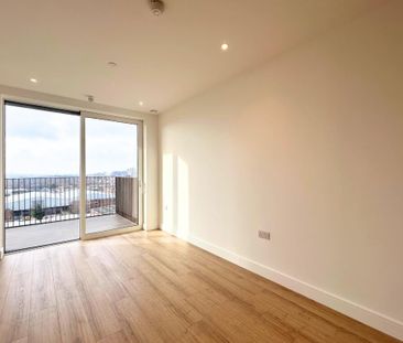 Studio Flat, Waterview House, NW10 - Photo 3