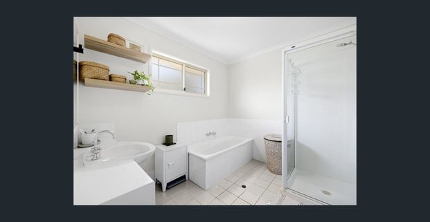 SPACIOUS AND BEAUTIFULLY PRESENTED TOWNHOME - Photo 1