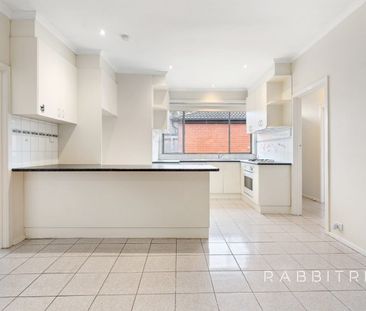 Sun filled style in Bentleigh East - Unfurnished. - Photo 6