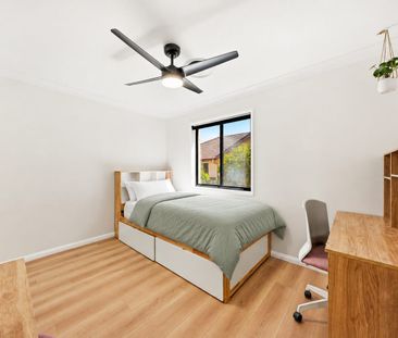 Stunning presentation in this fully renovated FURNISHED residence - Photo 6