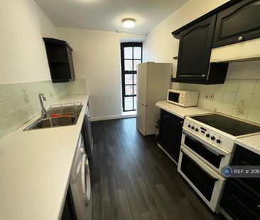 3 bedroom flat to rent - Photo 3