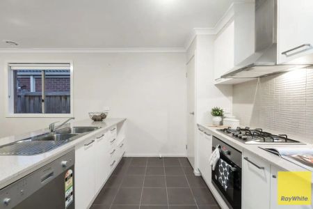 198 Saltwater Promenade, Point Cook VIC 3030 - Photo 2