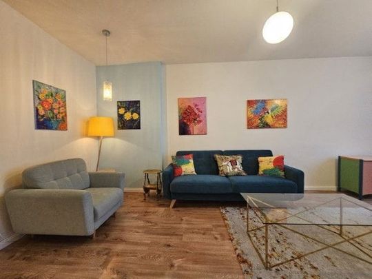 Świetna lokalizacja- Wiejska 2 62.3 m² - Photo 1