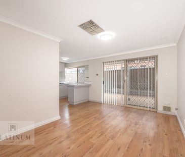 Privacy and Convenience in the Heart of Como - Photo 1