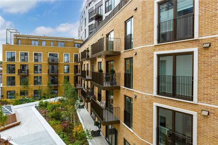 Modern one bedroom apartment in a unique development at the edge of the Pantiles - Photo 3