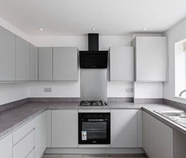 2 bedroom end of terrace house to rent - Photo 5