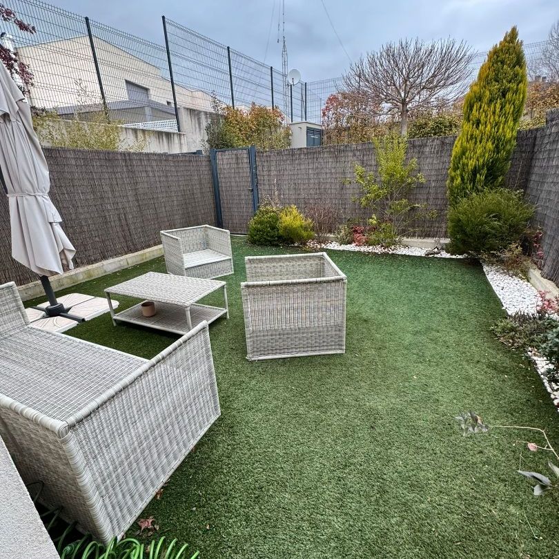 Casa adosada de alquiler en Calle Francisco Pizarro, Valenoso - Photo 1