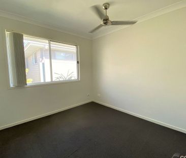 Spacious Modern Townhouse in Prime Location - Photo 2