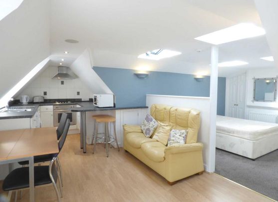 Studio to rent - Photo 1