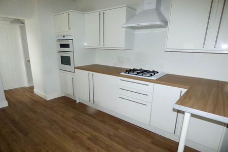 3 bed house to rent in Oak Street, Jarrow, NE32 - Photo 3