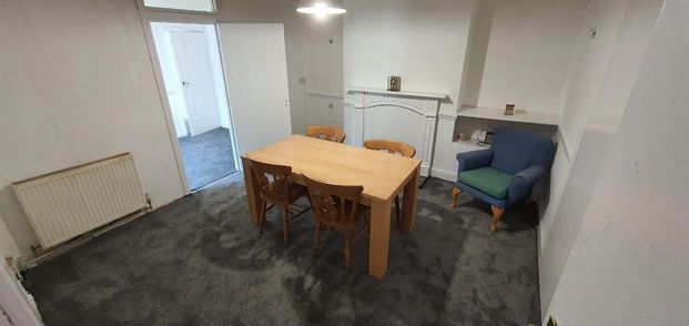 13 bedroom house share to rent - Photo 1