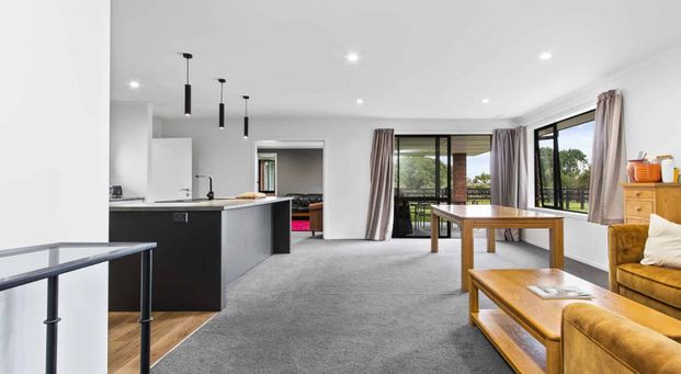 Executive Style home - all utilities included - Photo 1