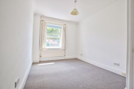 4 bedroom semi-detached house to rent - Photo 5