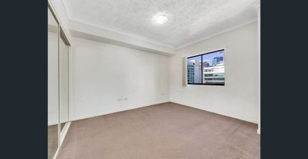 SPACIOUS 3 BEDROOM APARTMENT - Photo 3
