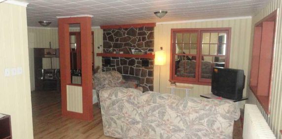 CHAMBRE À LOUER À SAINT-AGATHE-DES-MONTS,PRÈS DE TOUT LES SERVICES. - Photo 2