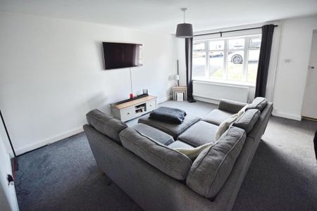 3 bedroom detached house to rent - Photo 2