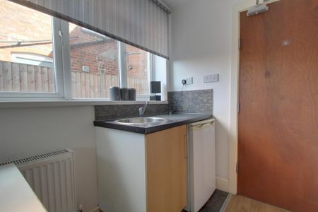 1 bedroom house of multiple occupation to rent - Photo 3