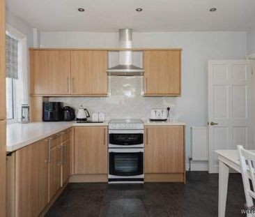 2 bedroom property to rent in Epsom - Photo 3