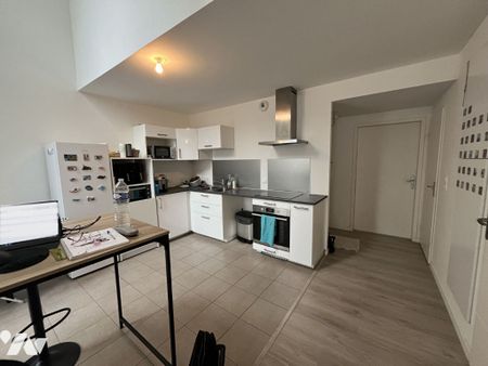 LE RHEU - Maison en lotissement - 2 chambres - jardinet - Photo 3