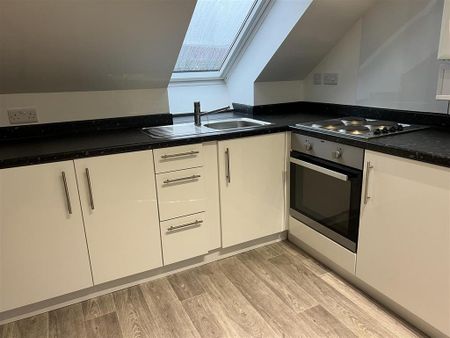 3 bedroom apartment to rent - Photo 2