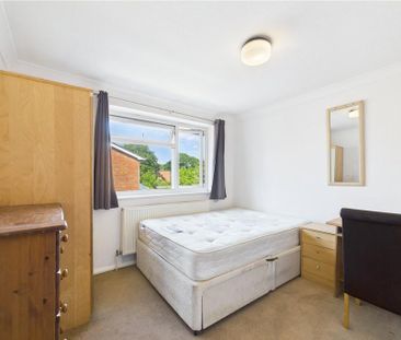 1 bedroom in a house share to rent - Photo 2