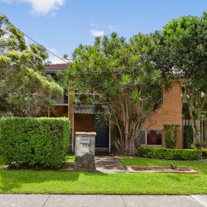 Modern High-Set Home in a Convenient Corner Position - Photo 3