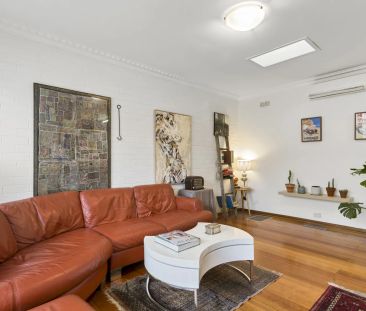 CHARMING 1 BEDROOM VILLA UNIT IN PRIME PARKDALE LOCALE! - Photo 2