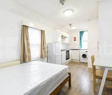 Ash Grove, London, NW2 - Photo 1