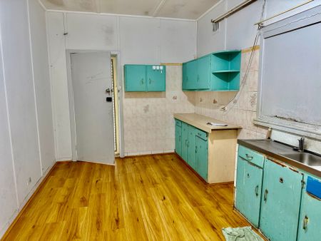 Location Location - Photo 4