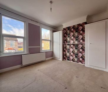 Guide Price £2,500 pcm - Available 29/12/2025 - Unfurnished - Photo 5