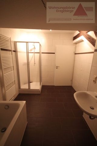 Gemütliche und modern sanierte Dachgeschosswohnung im Zentrum von Annaberg!! - Photo 4