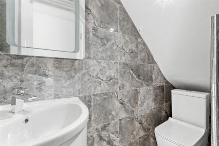 1 bedroom in a house share to rent - Photo 2