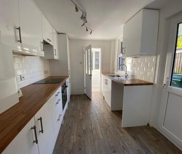 2 bedroom end of terrace house to rent - Photo 6