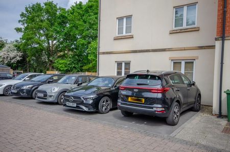 1 bedroom Flat To Let - Photo 2