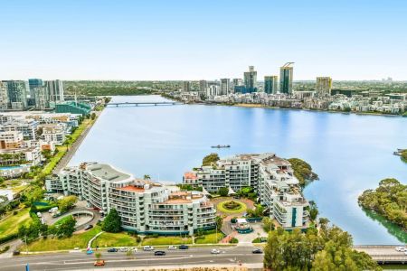 Experience Luxury on the Water - Photo 4