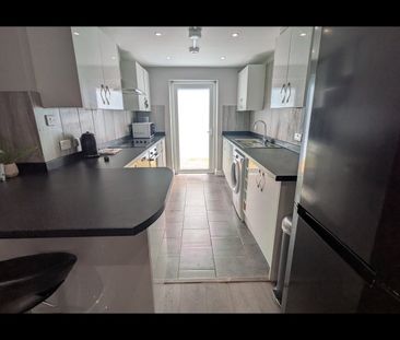 Room in a Shared House, Cromwell Road, SO15 - Photo 3