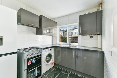 3 bedroom semi-detached house to rent - Photo 4