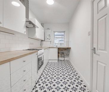 2 bedroom end of terrace house to rent - Photo 1