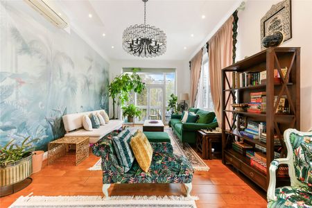 A Spacious Seven Bedroom House on Gloucester Square - Photo 5