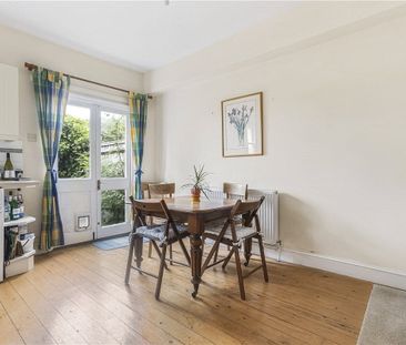 ** 6 MONTH TERM ONLY ** A three bedroom house situated within easy ... - Photo 4