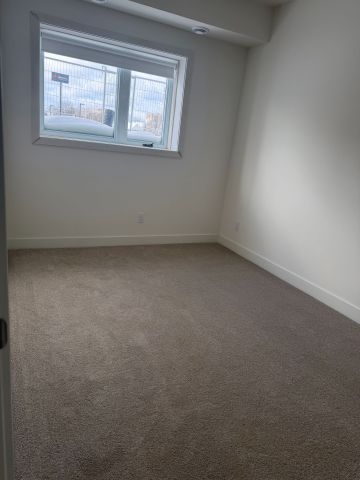 For Lease - 16 Melbourne Avenue, St. Catharines, Ontario - Photo 2